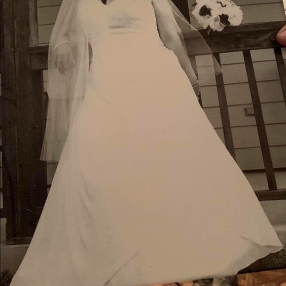 Wedding dress - Picture 4 of 4